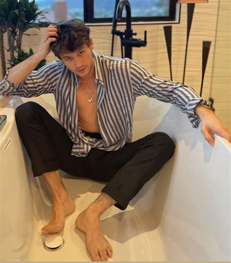 brandon flynn feet